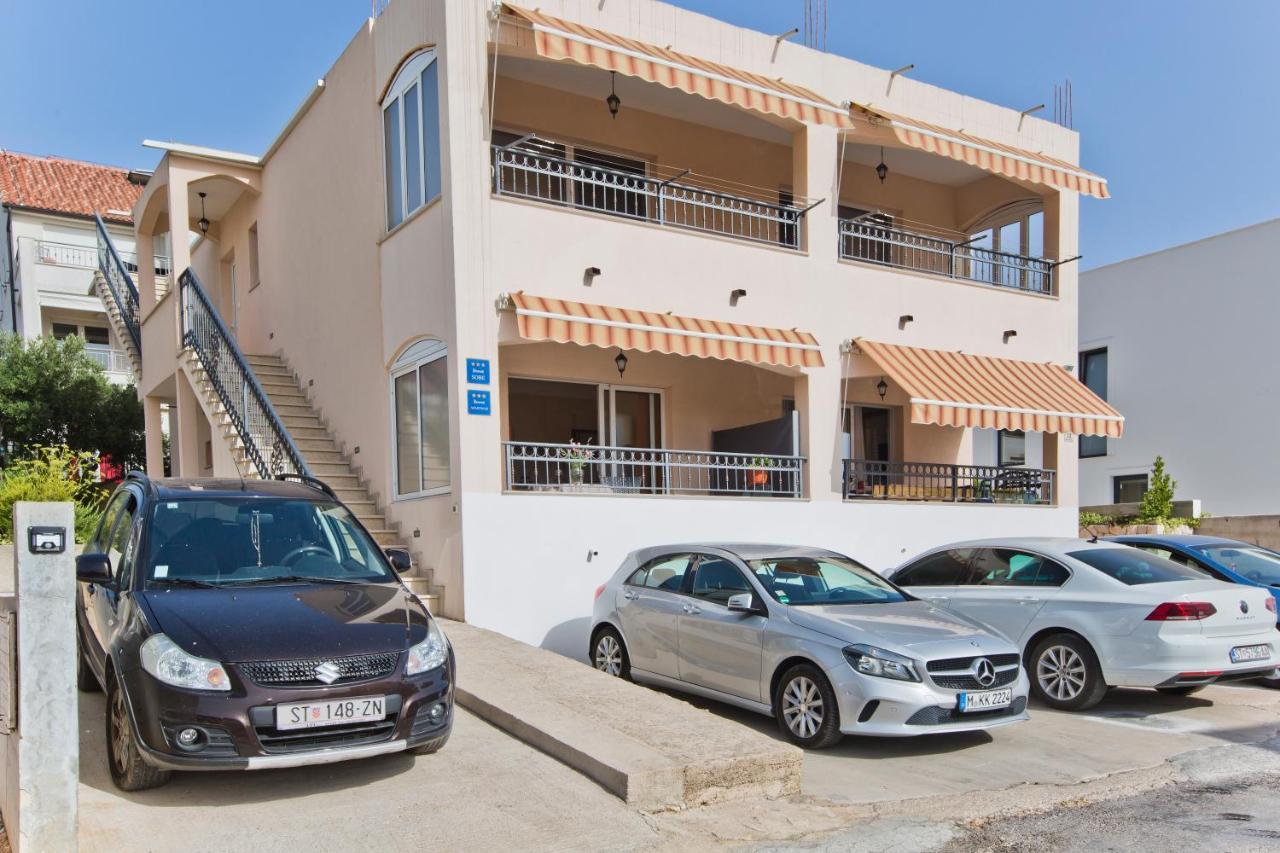 Apartma Zara *